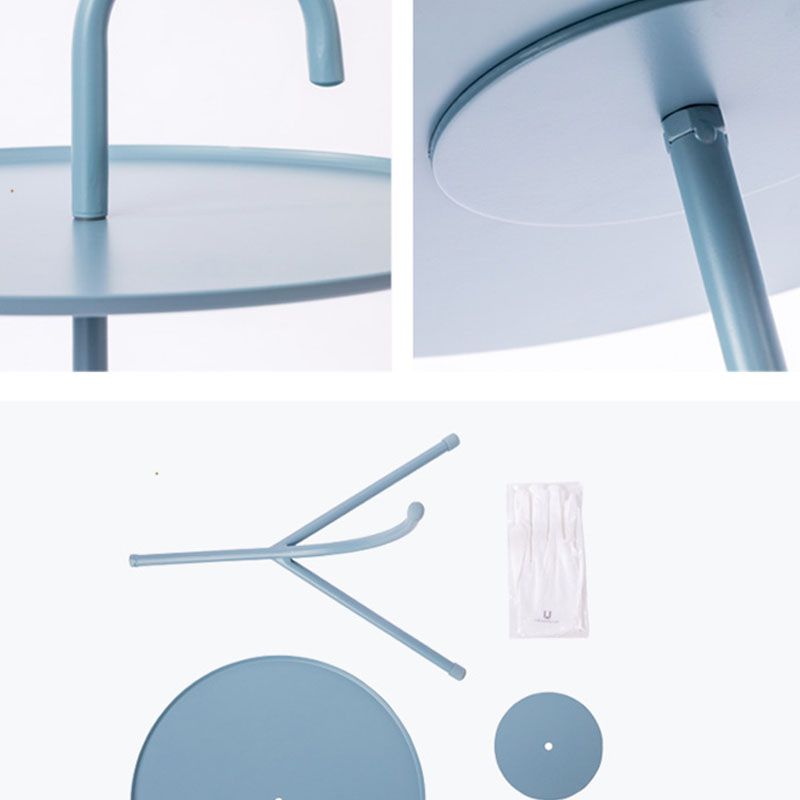 Table d'appoint en métal rond avec une base de 3 jambes dans un style moderne médiéval