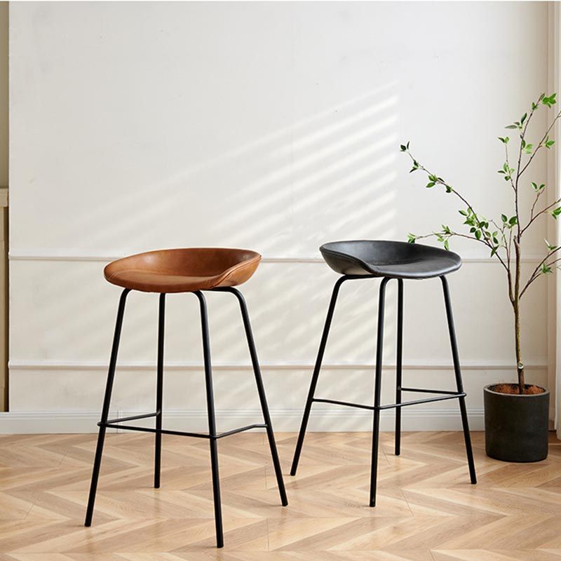 Barra posteriore e sgabelli da barra industriale a poggiapiedi in metallo sgabello da bar in metallo