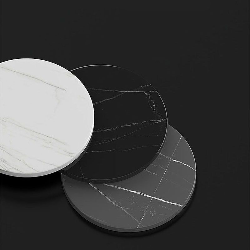 Luxuriöser Kleiderregal Metallmetallfarbkleiderregal mit Marmorboden