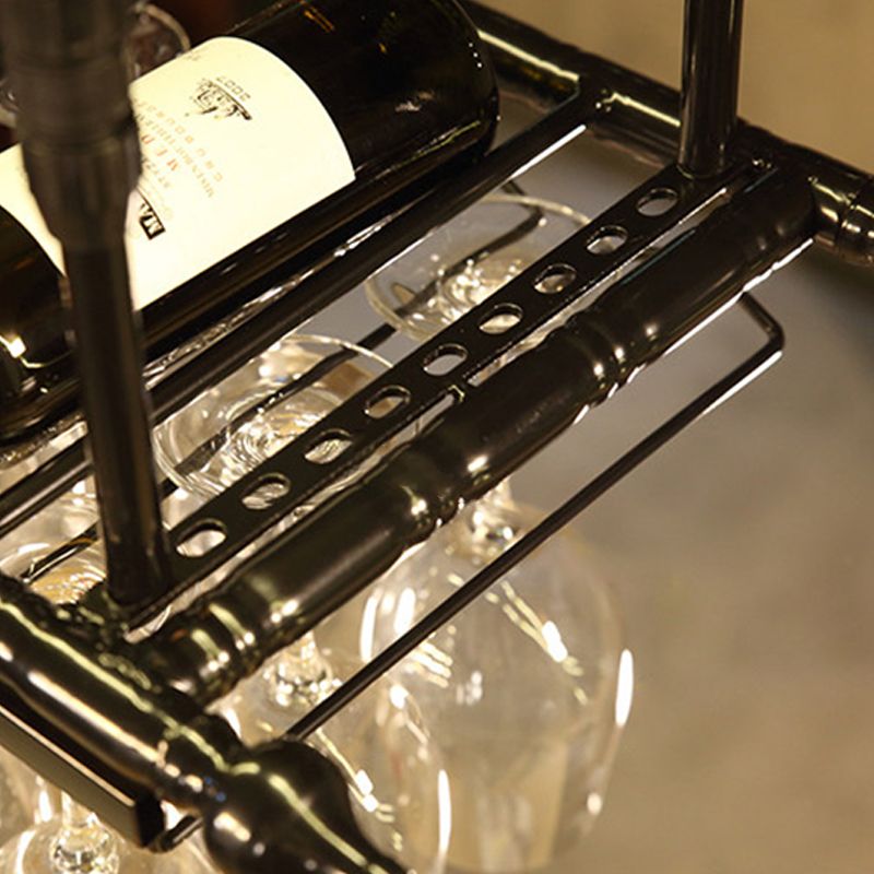 Bottiglia di vino sospesa in metallo e portabicchiere vetro in vetro industriale in nero e ottone