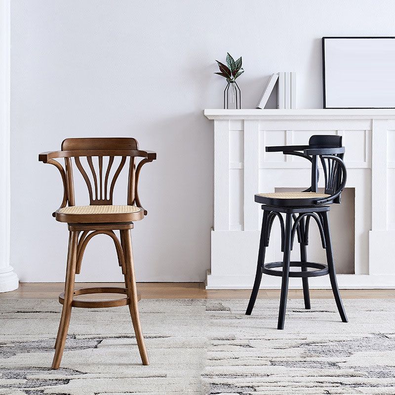 Taburete armado de ratán moderno taburete de madera baja con giro para restaurante