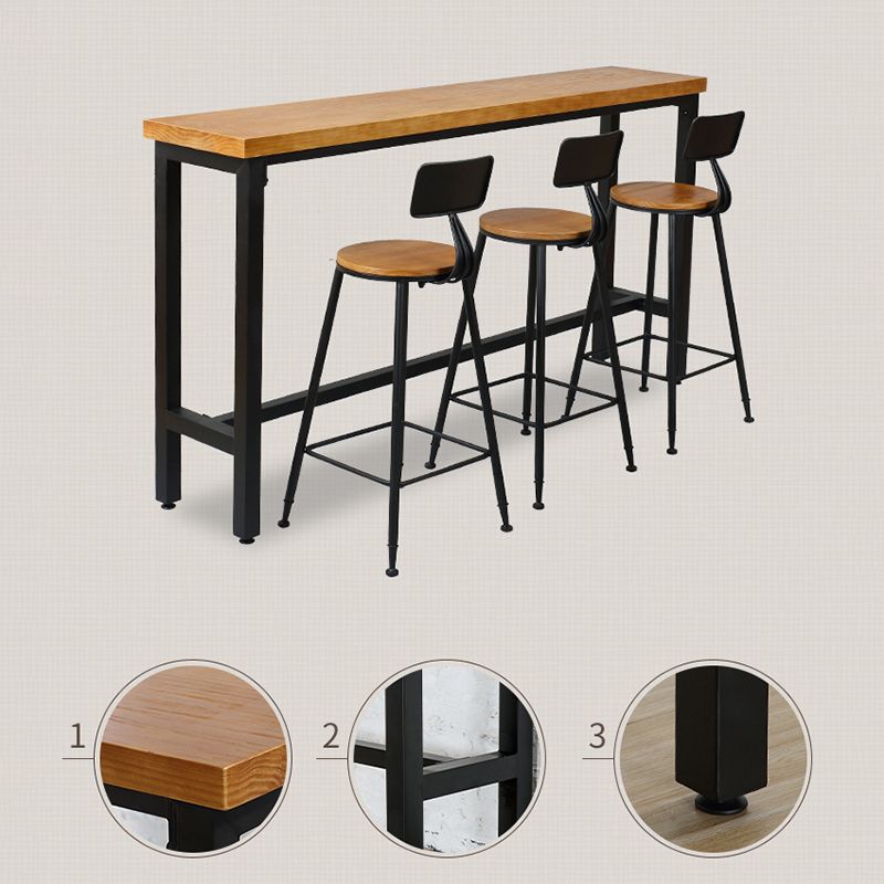 Tavolo da bar in legno a pino a pino a pino a pino in legno a pino.