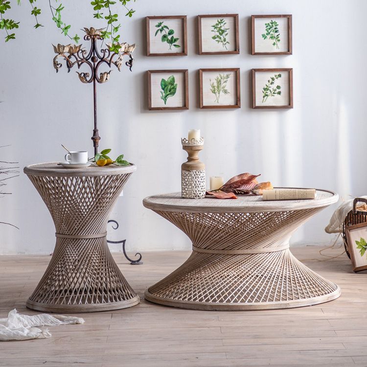 Table de la table latérale en bois de style country français Table accent latéral de canapé rond