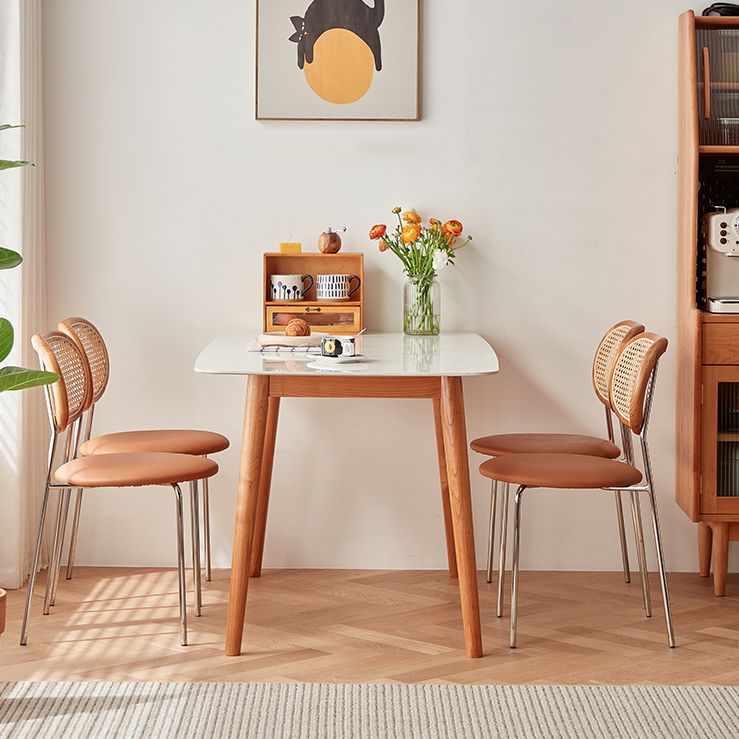 4つの木製の脚のあるモダンな長方形のダイニングテーブル焼結石上部テーブル