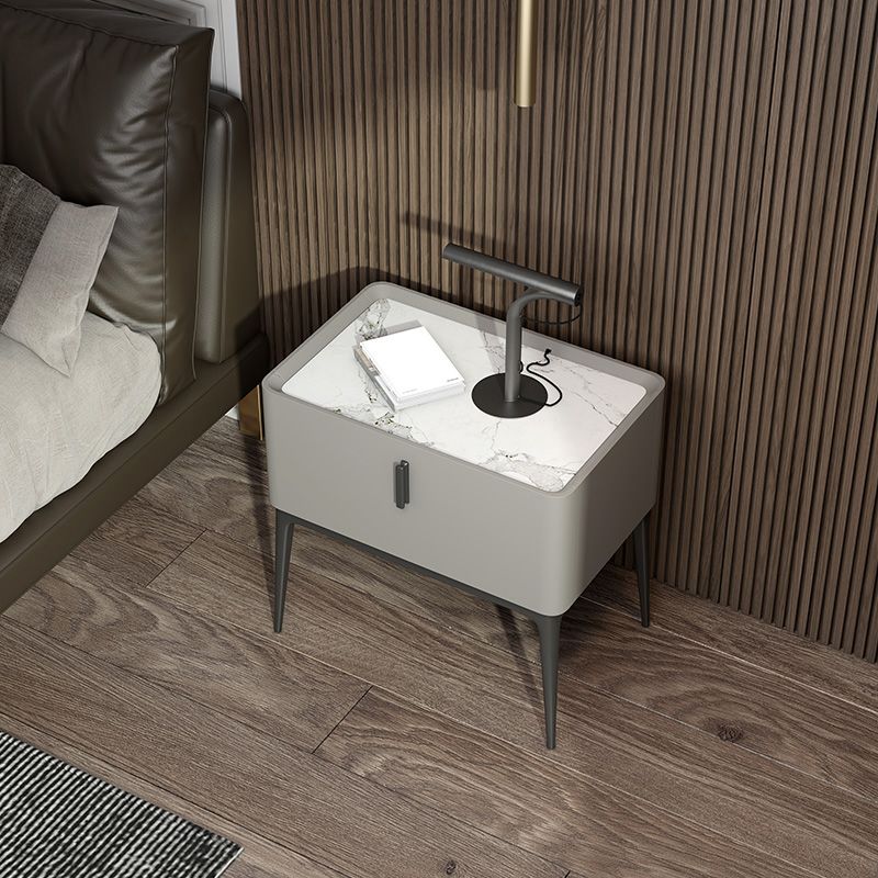 Marmor- und Kunstleder -Nachttisch -Beine gehörten den Nachteil der Nachteile des Nachtbezirks