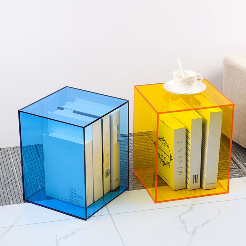 Libreria moderna di libreria chiusa.