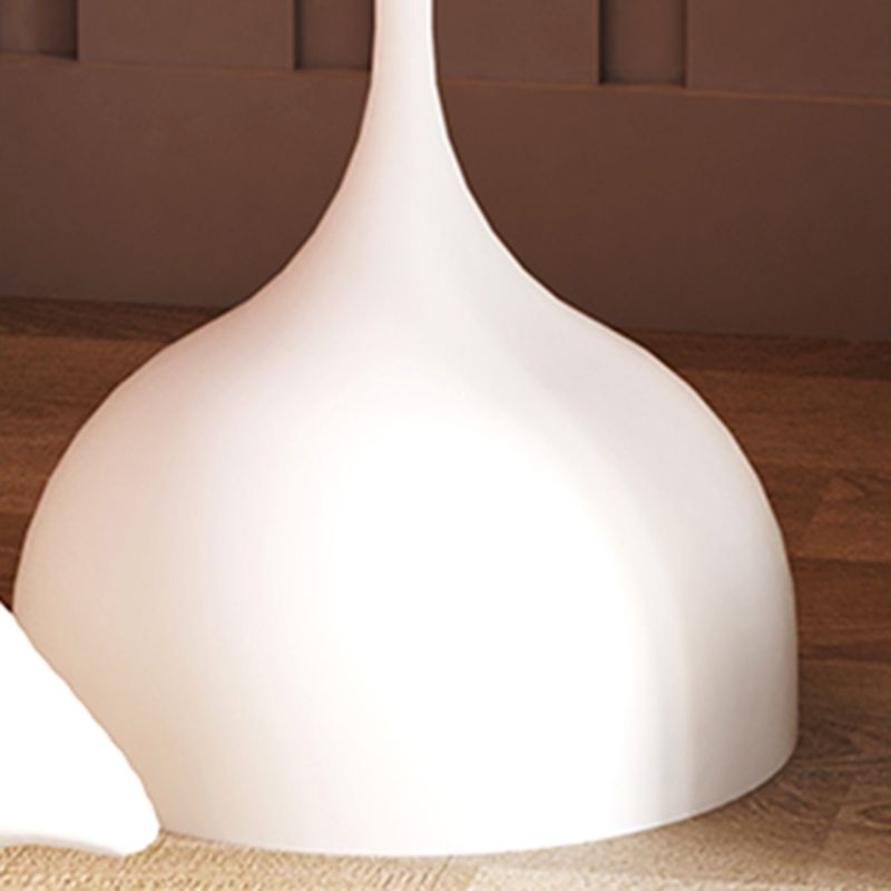 Table de l'extrémité latérale en métal minimaliste du milieu du siècle