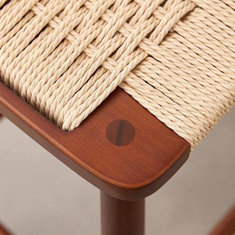 Sgabello da bar senza schienale in legno massiccio di ciliegia contemporanea con poggiapiedi