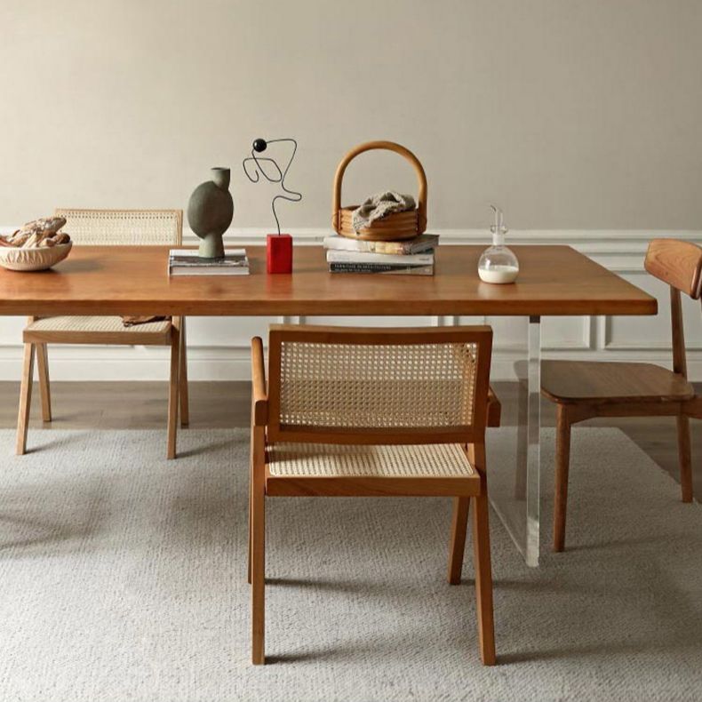 コンテンポラリーソリッドウッドトップとアクリルベースダイニングテーブルセット