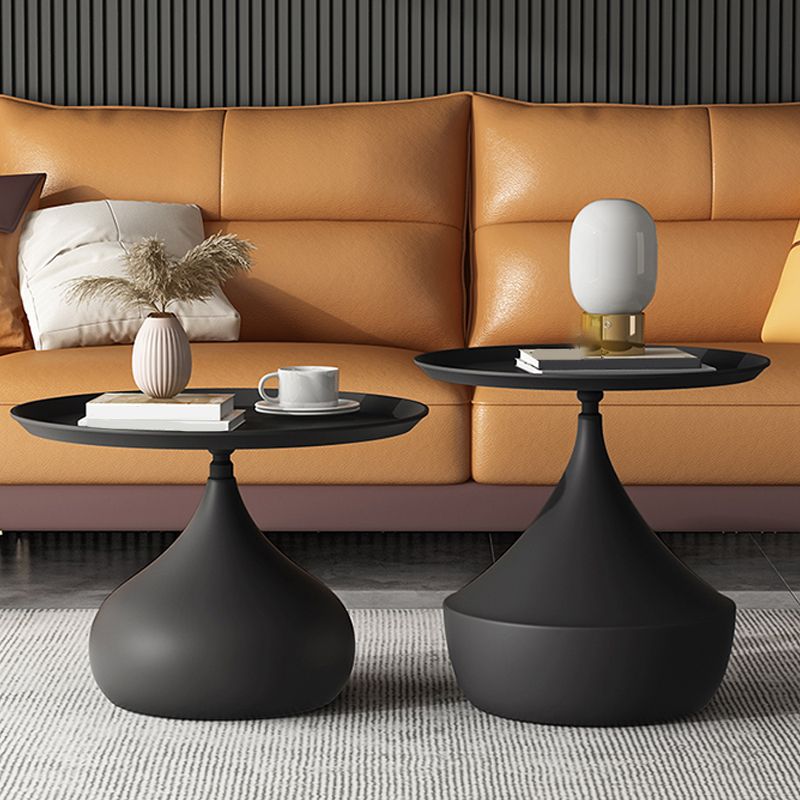 Tavolino in ferro rotondo della metà del secolo set da tavolo da cocktail vassoio piedistallo