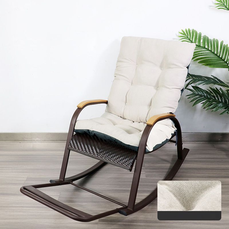 Chaise à bascule moderne du rotin moderne chaise à bascule intérieure