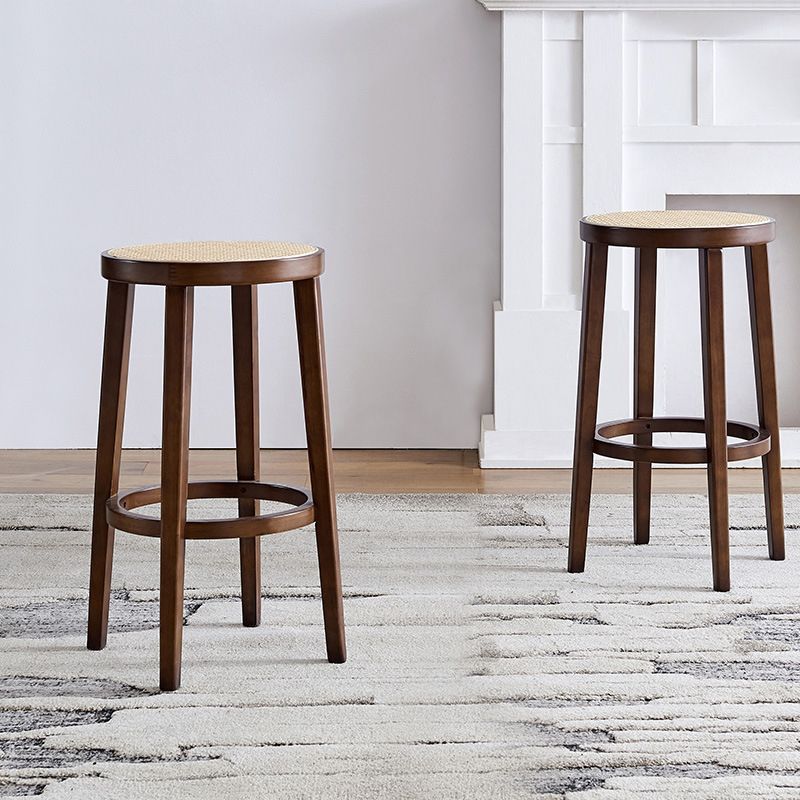 Sgabello da bar rotondo moderno a back-slool con gambe in legno