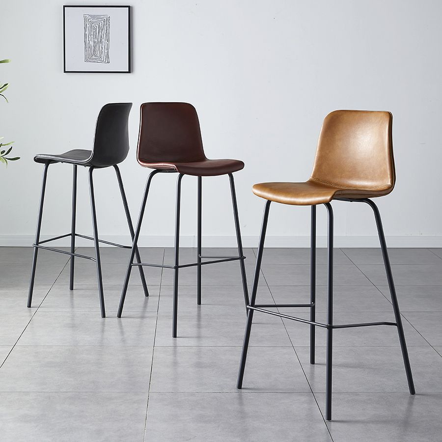 Sgabello da bar in pelle posteriore bassista in stile contemporaneo con gambe metalliche