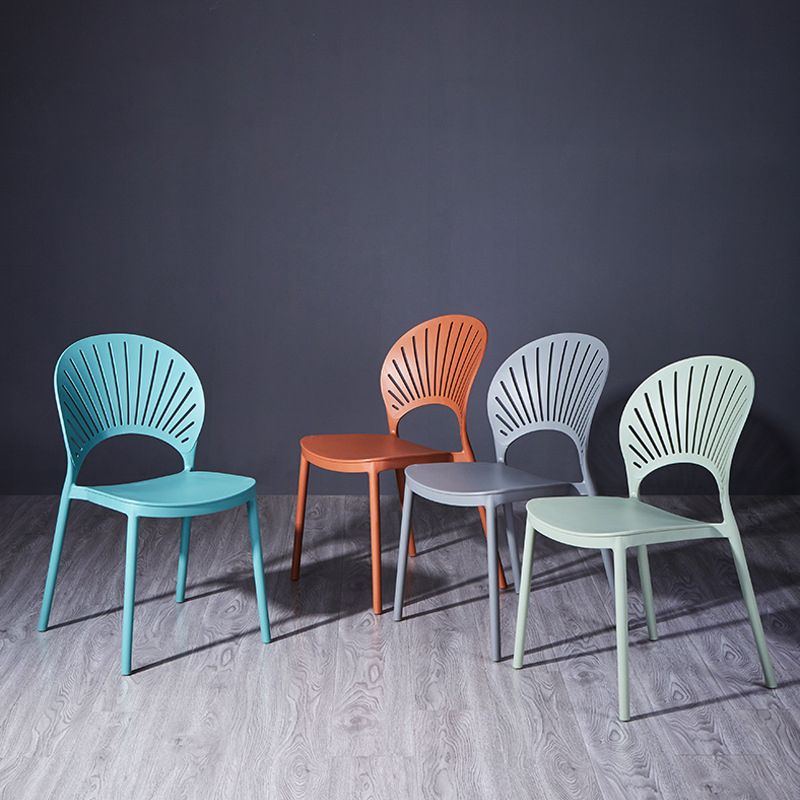 Sedia di plastica moderna aperta mobile da pranzo sul retro in finitura opaca