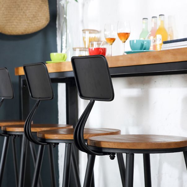 Tavolo da bar in legno a pino a pino a pino a pino in legno a pino.