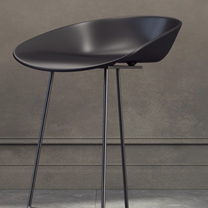 Taburete de bar de plástico estilo Glam, taburete de bar con forma de cubo y altura de mostrador