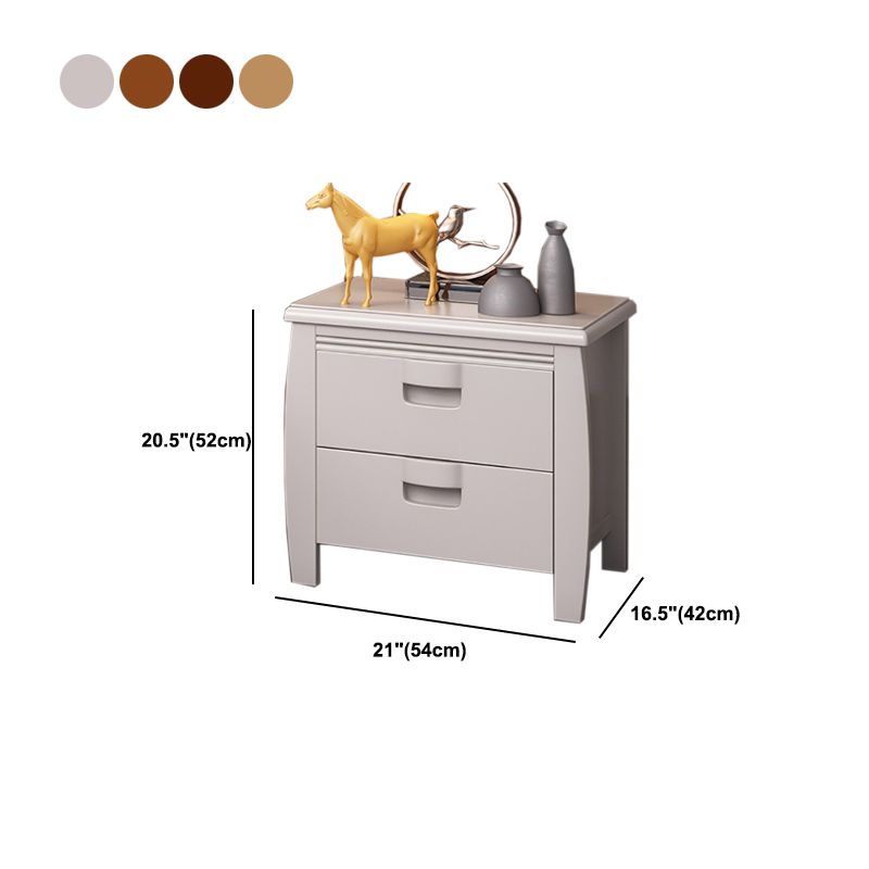 Table de nuit de lit traditionnelle en bois massif avec tiroirs