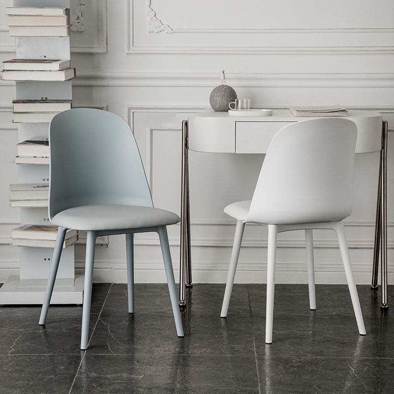 Chaise de salle à manger sans bras rembourrée moderne avec base en métal