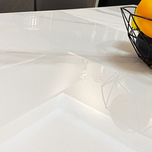 Tavolo da pranzo rettangolare moderno in pietra bianca con 4 gambe in metallo nero