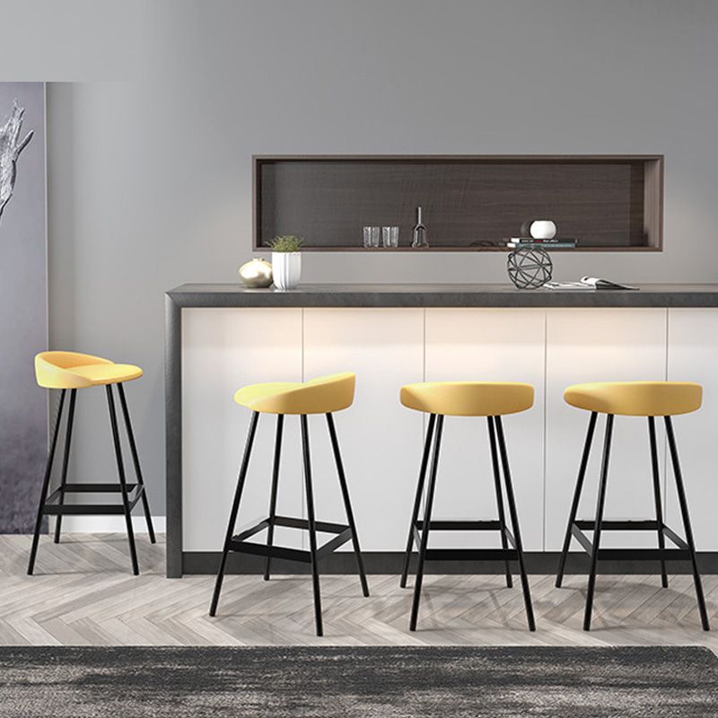 Industriële metalen barkruk lage rug faux lederen kussen in matte afwerking voor binnen