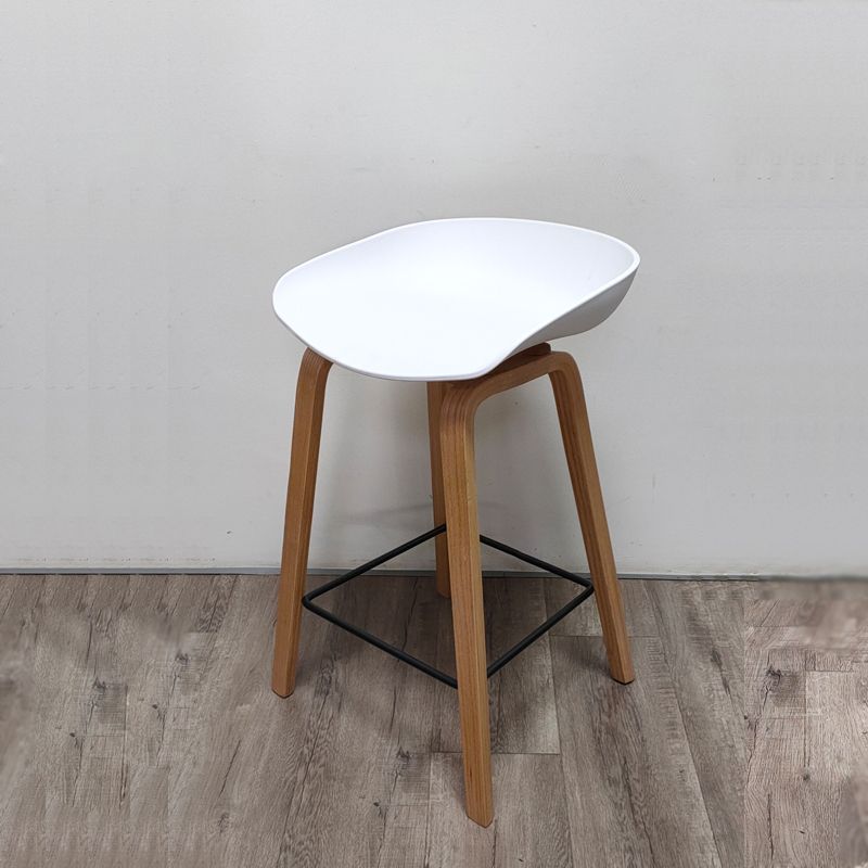 Contemporary Solid Wood Barstool Indoor Bar Stool with Low Back for Kitchen Clearhalo 'Bar Furniture' 'Bar Stools' 'bar_stools' 'furn' 'furn_bar_stools' 'furniture_bar_stools' 'Kitchen & Dining Furniture' 'kitchen&dining_furn' 'kitchen' 'kitchen_furn' Furniture' 1200x1200_91020bc7-21b6-4a4f-b518-2980f0061afa