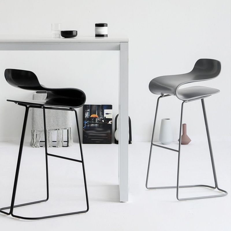 Armless Metal Indoor Bar Stool Scandinavian Plastic Stool with Footrest