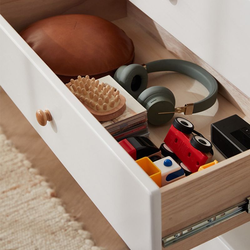 Moderne massieve houten borst met 4 natuurlijke benen en zachte close -laden