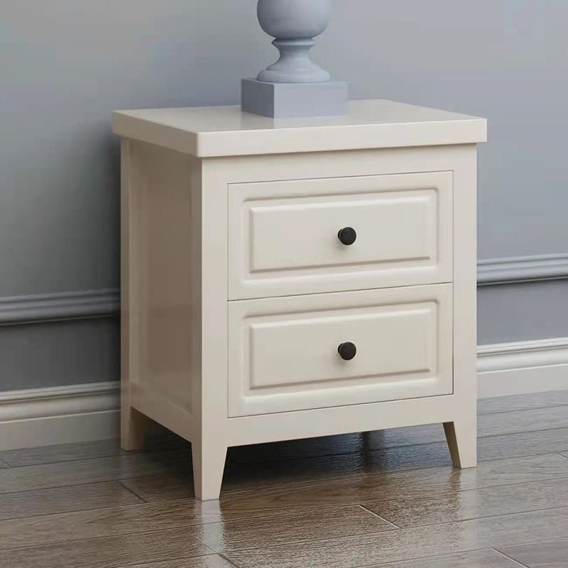 Cajón de almacenamiento de la mesa nocturna de roble tradicional con las piernas