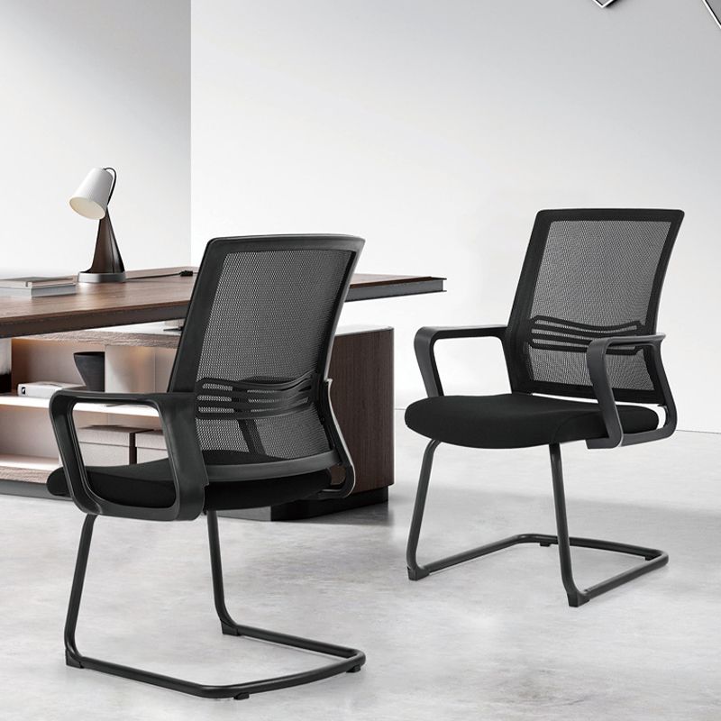 Chaise de conférence contemporaine à dossier en maille, chaise de travail à bras fixes pour le bureau