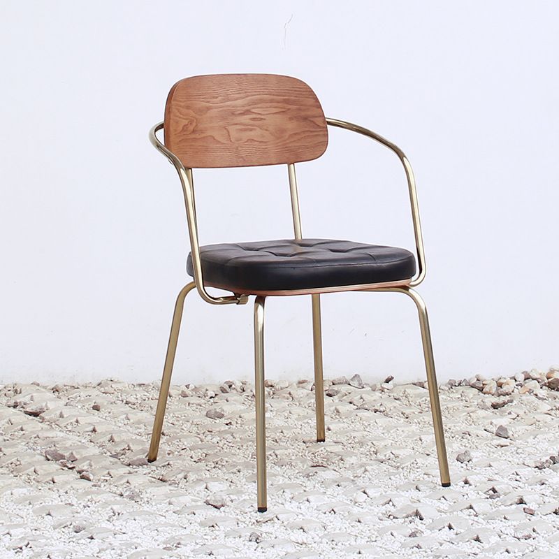 Sedia brasserie in pelle industriale sedia da pranzo nera aperta con gambe dorate