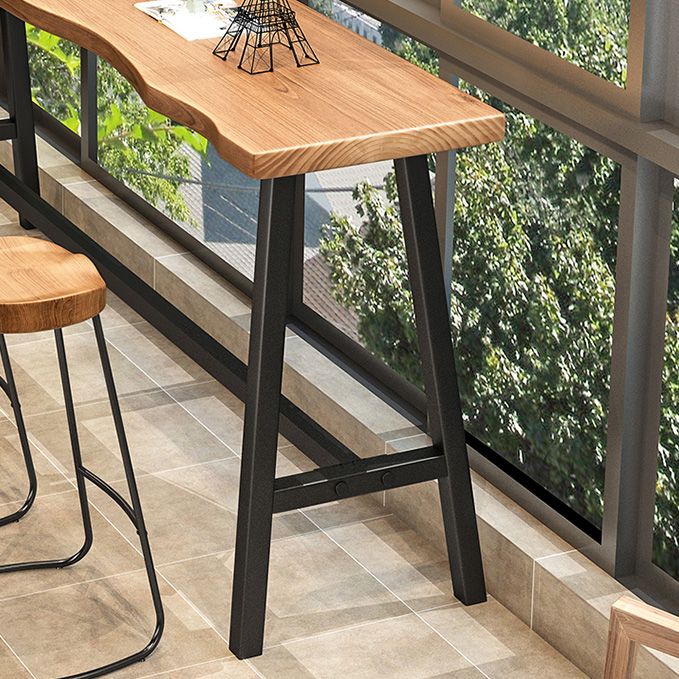 Tavolo da bistrot in legno di pino rettangolare tavolo da pub industriale con base di cavalletto in nero