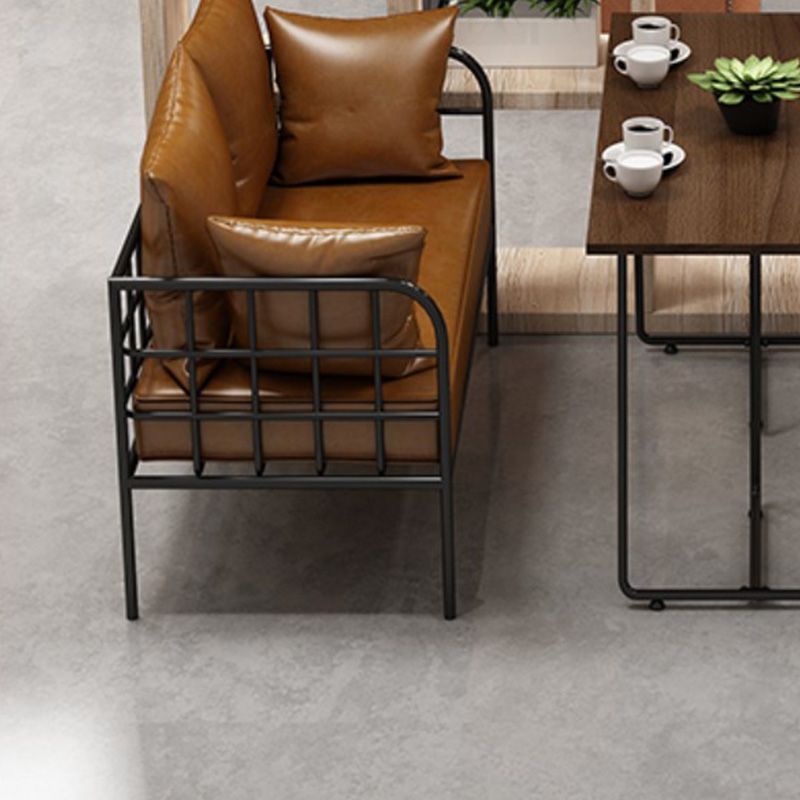 Divano a braccio di smoking industriale con sedute di cuscini in pelle e metallo