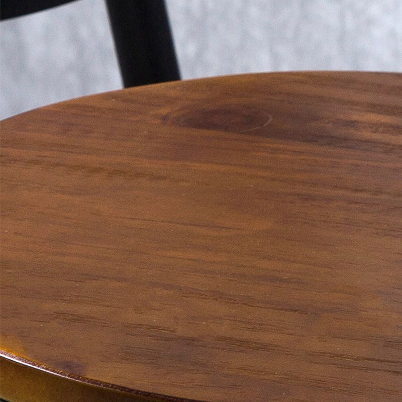 Eigentijdse metalen dineren krukken rond barkrukken met voetsteun