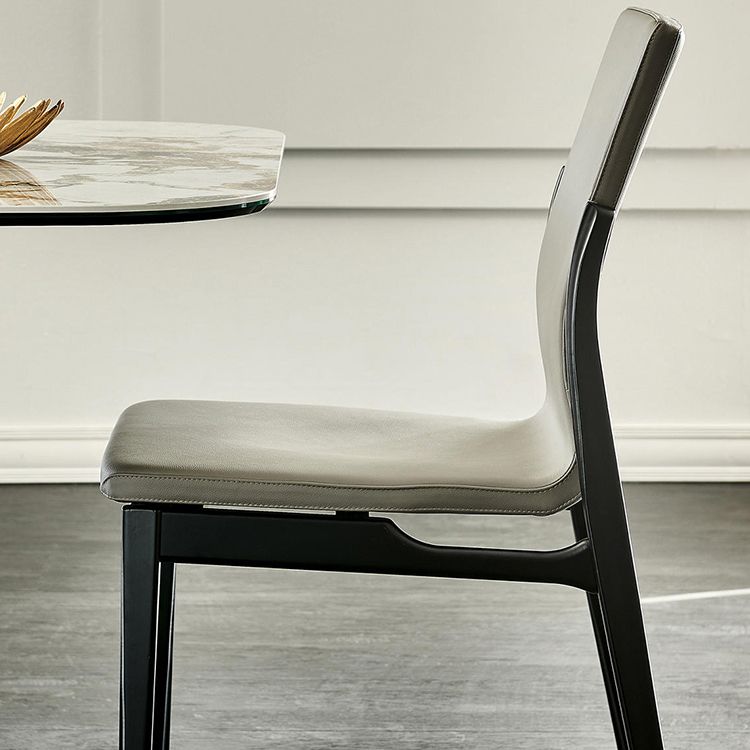 Silla lateral de estilo industrial silla de comedor lateral de cuero con base de madera