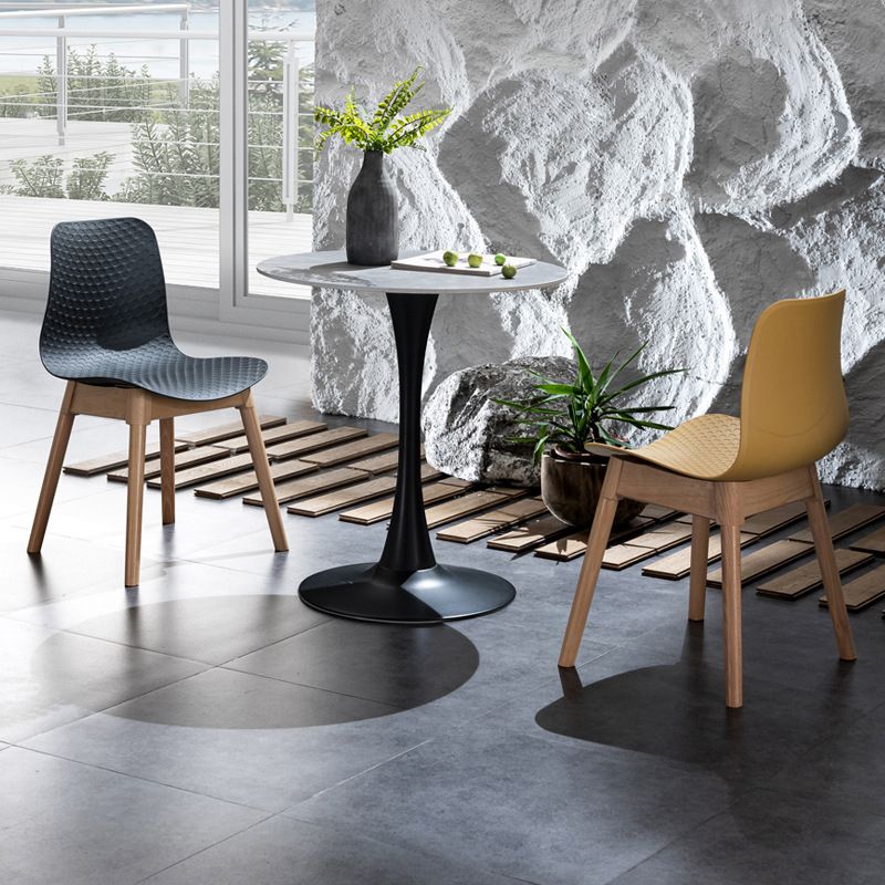 Sedie di plastica in stile nordico sedie laterali senza braccio con gambe in legno per cucina