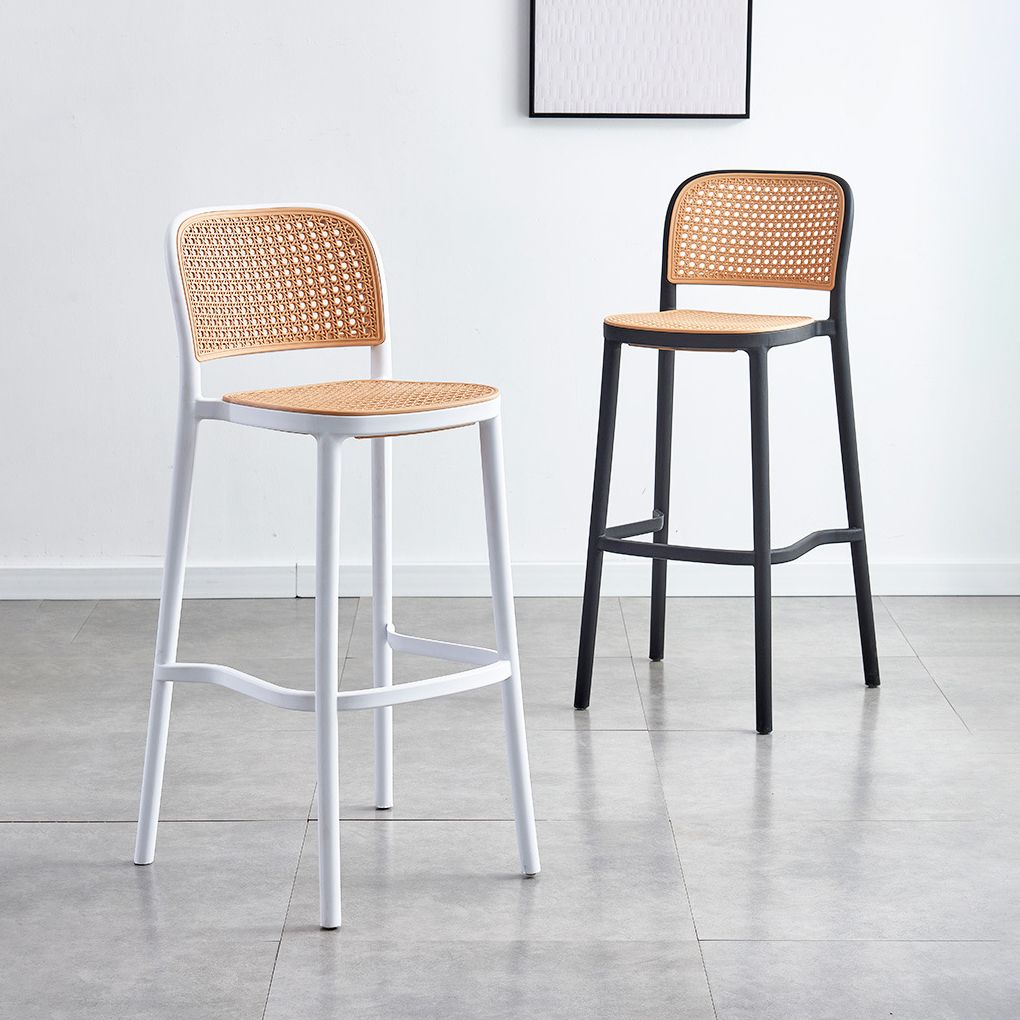 Tabouret de bar empilable tabouret de comptoir en plastique pour le salon