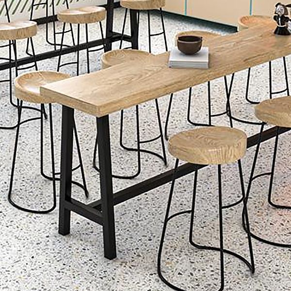 Eigentijdse pubtafel op barhoogte, massief houten tafel op tegenhoogte