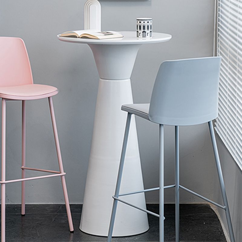 Contemporary Round Bar Height Table Metal Base Bar Table in Black and White Clearhalo 'Bar Furniture' 'Bar Tables' 'bar_tables' 'furn' 'furn_bar_tables' 'Furniture' 'Kitchen & Dining Furniture' 1200x1200_93423ee2-780b-4843-b78e-ba90e7cfb292