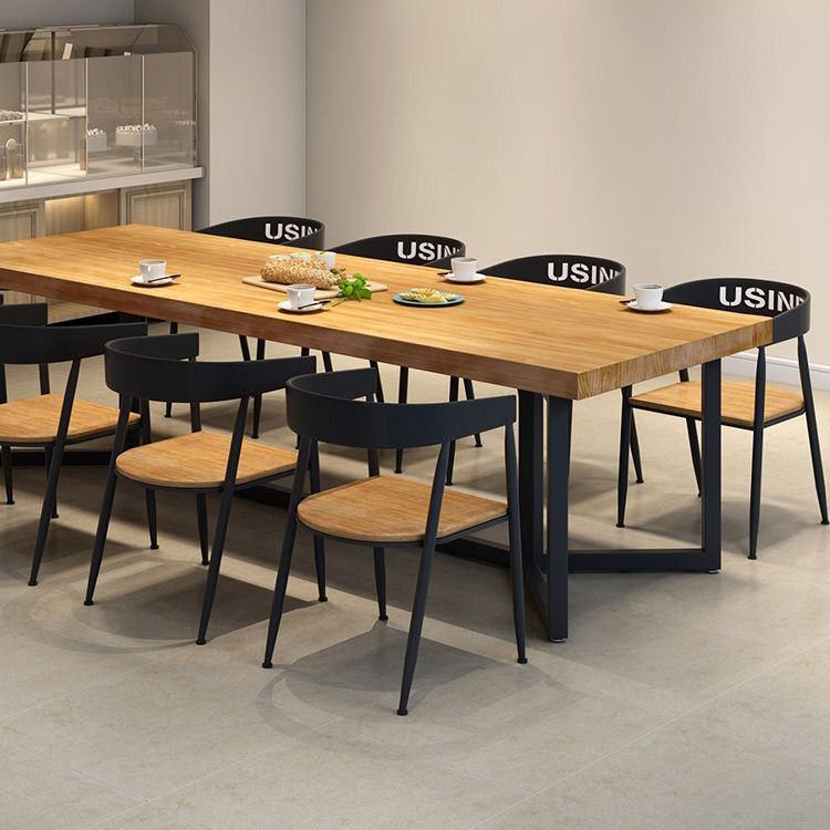Table à manger rectangulaire avec base en fer industrielle et cadre noir