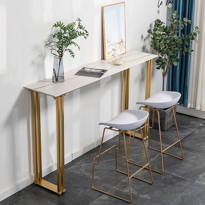 Evento di slitta da rettangolo interno e tavolo da cocktail glam in pietra e tavolino in metallo