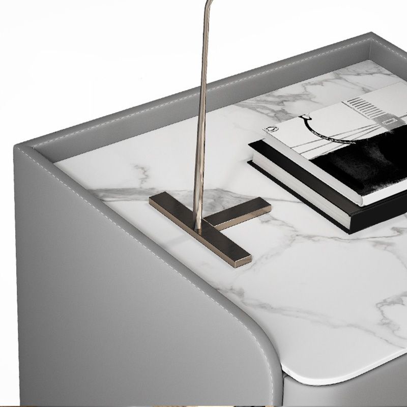 Moderno de acento de piedra de cabecera con 2 cajones