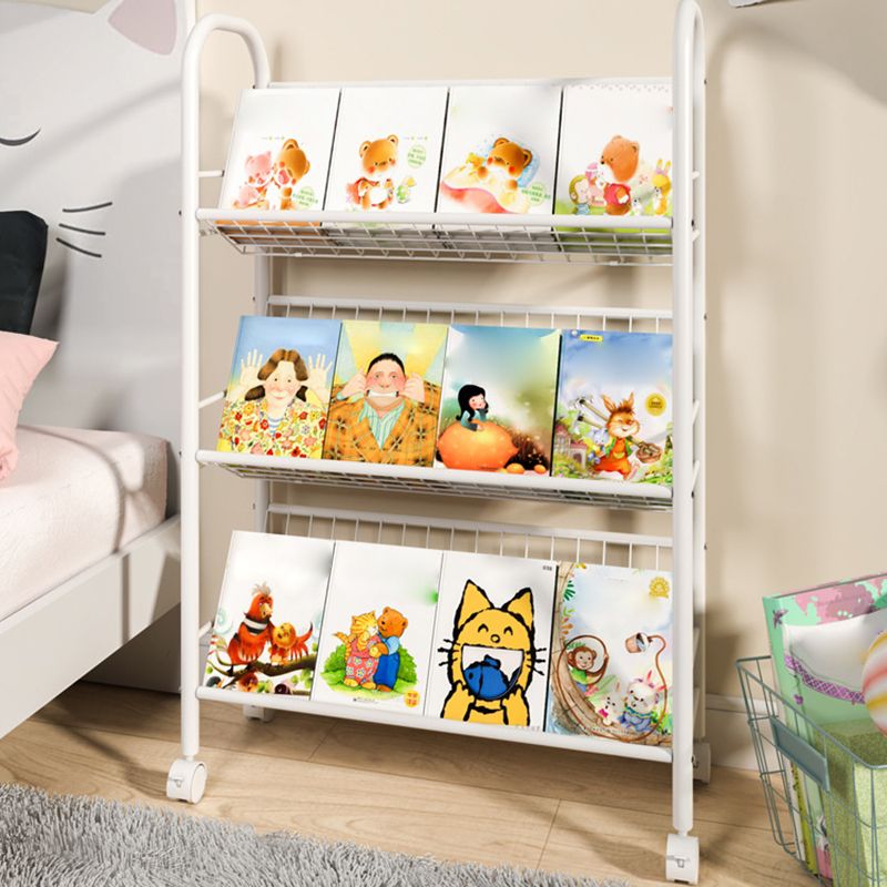 現代の標準的な本棚メタルオープンバックブックシェルフが棚にあります