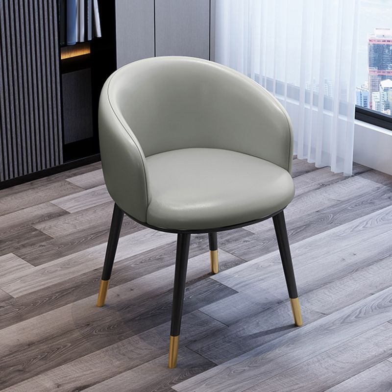 Eigentijdse eetkamerstoel lederen eetkamerstoel met zwarte benen