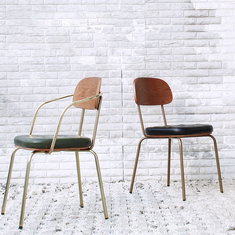 Sedia brasserie in pelle industriale sedia da pranzo nera aperta con gambe dorate