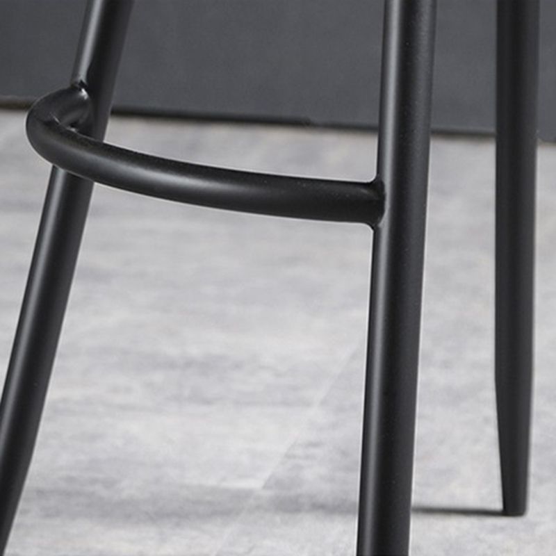 Taburete de bar industrial de piel sintética para interiores con patas de metal