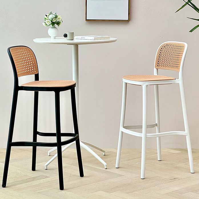 Sgabello da bar impilabile in plastica Sgabelli da bar con schienale moderno per sala da pranzo
