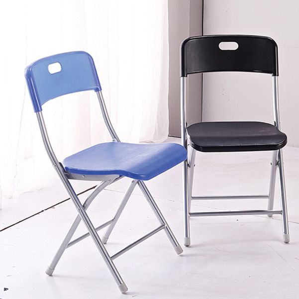 Sedia da ufficio imbottita moderna senza braccio.