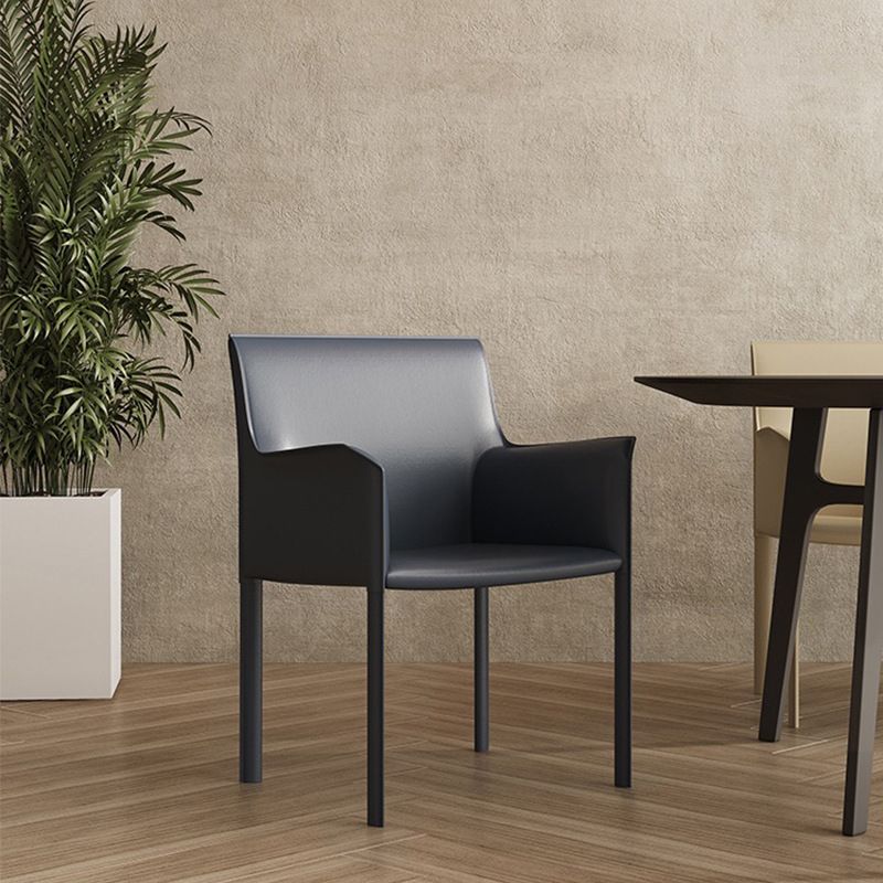 Moderne stijl armstoel leer stevige achterste eetkamerstoel voor thuisgebruik