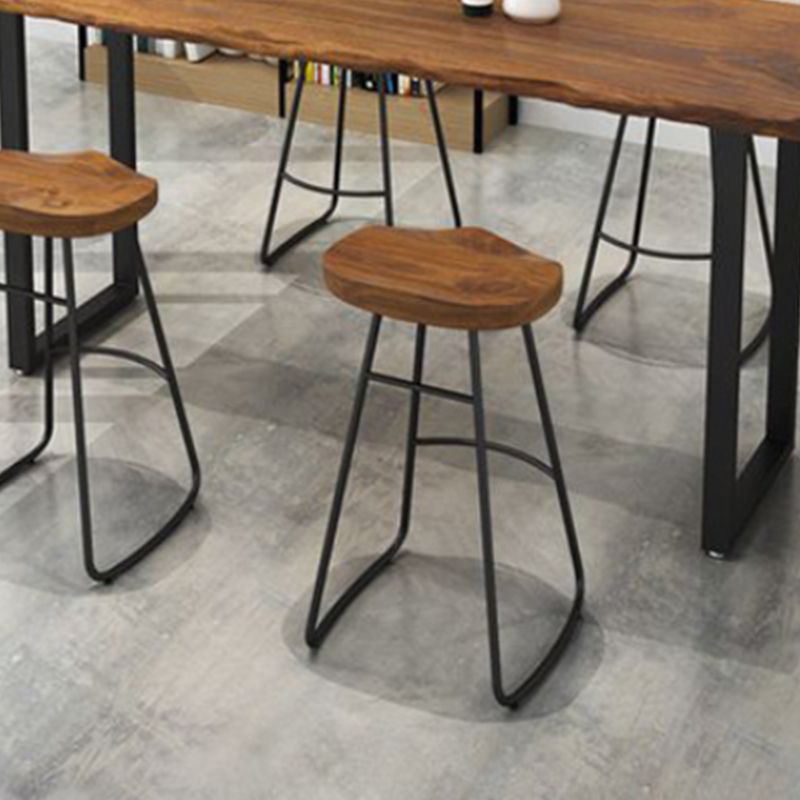 Taburete de bar de salón de madera estilo moderno con patas de metal