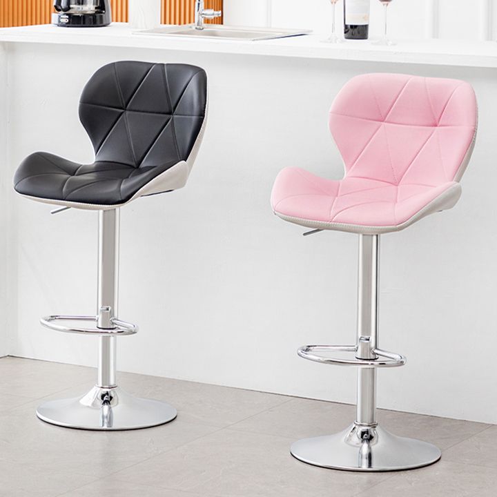 スカンジナビアのメタルバースツールフェイクレザーフットレスト調整可能なカウンタースツール